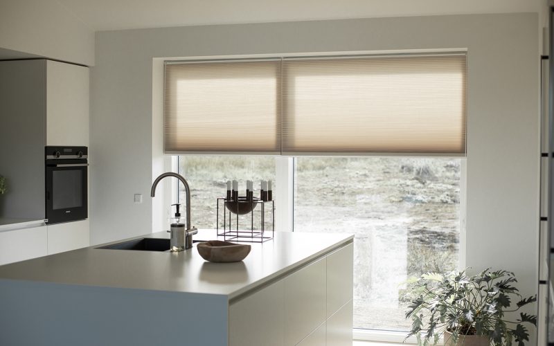 4q3c2642 Smukke DEBEL plissegardiner